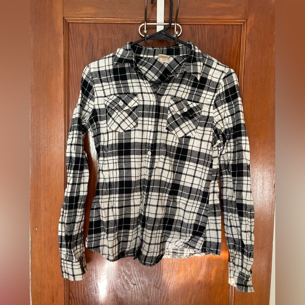 Black and White Plaid Flannel Button Up Shirt 🖤🤍🖤🤍